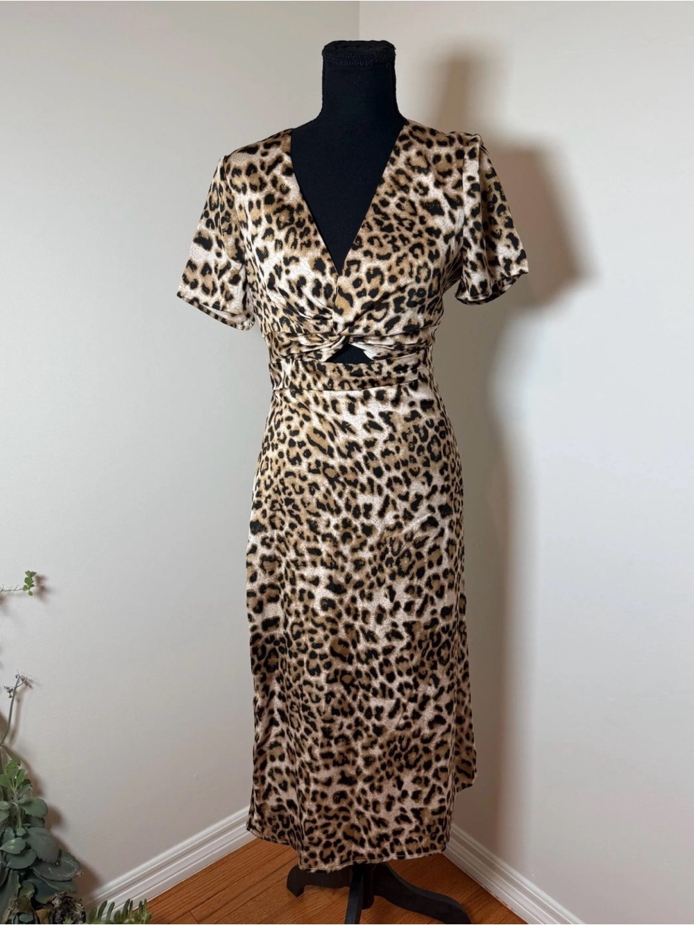 GILLI Leopard Print Twist Front Midi Dress Size Small boho satin date night